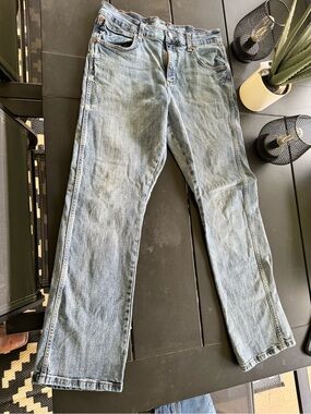 Wrangler Classic Light Wash Denim Jeans